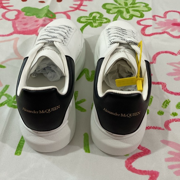 Alexander Mcqueen White Women's Leather Sneakers - Picture 6 of 7